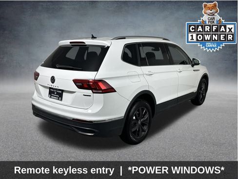 Used 2022 Volkswagen Tiguan SE w/ Panoramic Sunroof Package image 9
