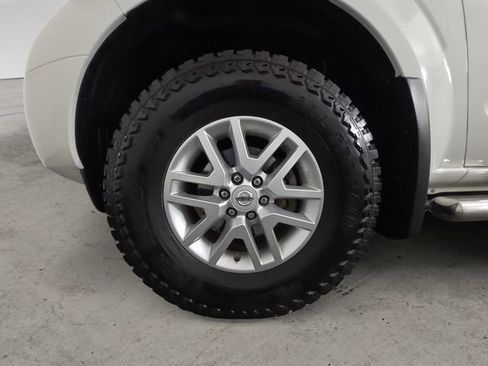 Used 2016 Nissan Frontier SV image 14