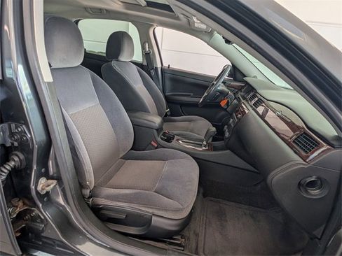 Used 2010 Chevrolet Impala LT w/ Convenience Package image 15
