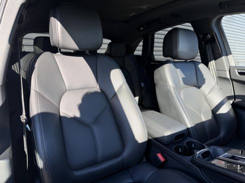 Certified 2024 Porsche Macan image 27