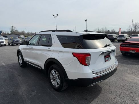 Used 2021 Ford Explorer XLT w/ Equipment Group 202A image 8