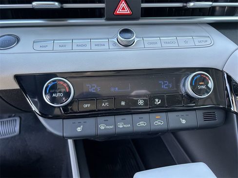 New 2025 Hyundai Elantra Limited image 25