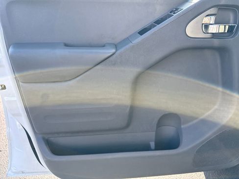 Used 2017 Nissan Frontier SV image 12