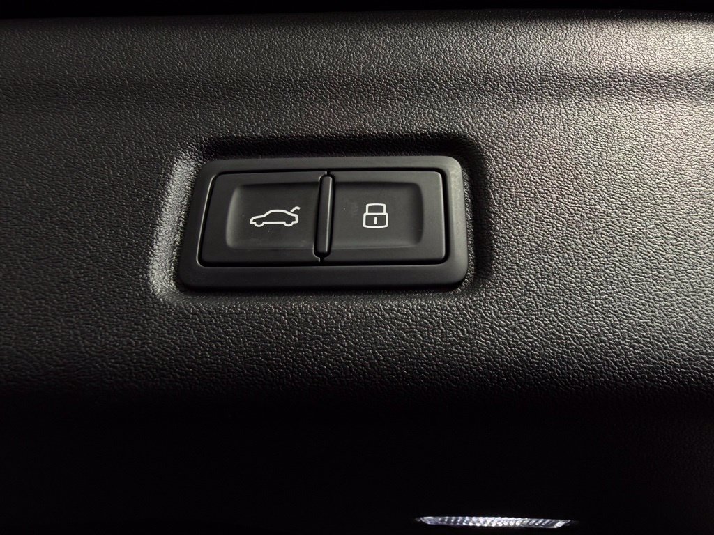 Used 2025 Audi Q6 e-tron Premium Plus w/ Premium Plus RWD image 24