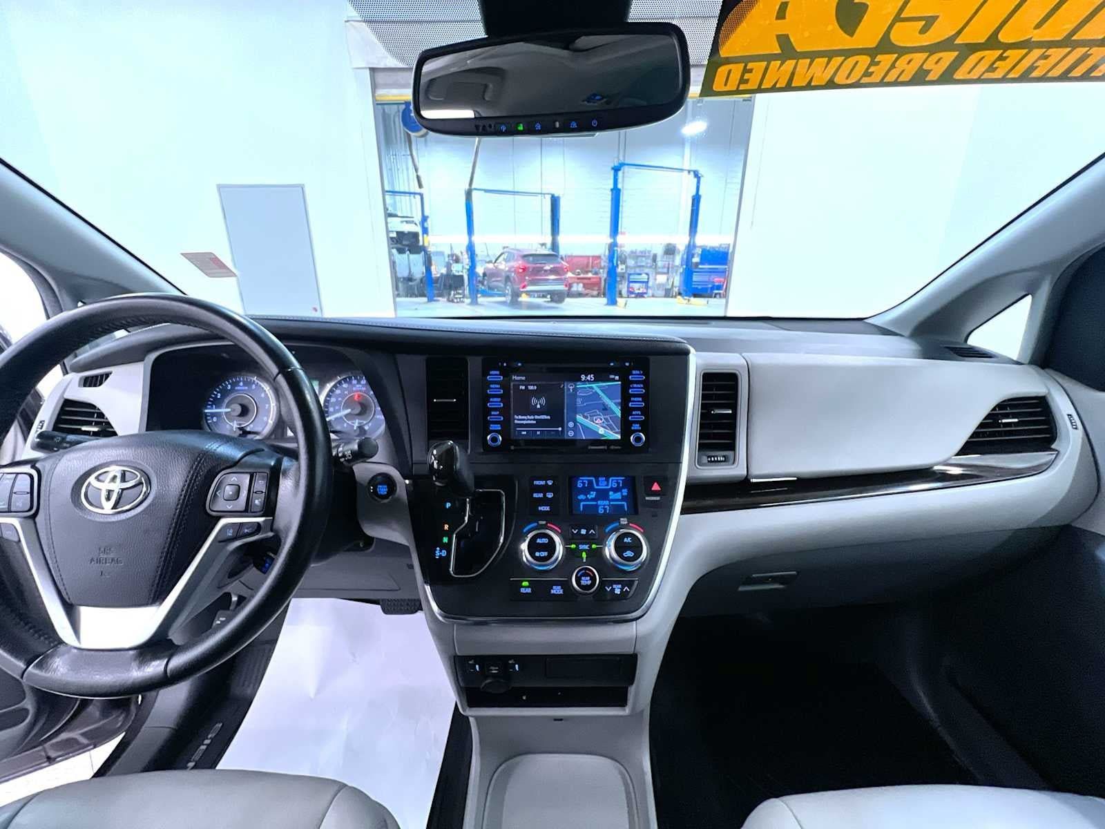 Used 2019 Toyota Sienna XLE w/ XLE Navigation Package FWD image 23