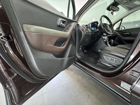 Used 2016 Chevrolet Trax LT w/ LT Convenience Package image 14