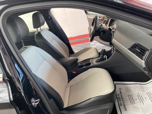 Used 2019 Volkswagen Jetta R-Line FWD image 9