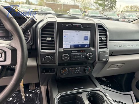Used 2021 Ford F250 XLT w/ XLT Premium Package AWD/4WD image 16