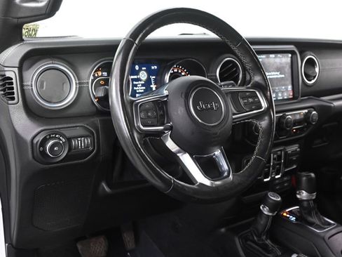 Used 2019 Jeep Wrangler Unlimited Sahara AWD/4WD image 12