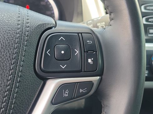 Certified 2019 Toyota Highlander Limited FWD image 26