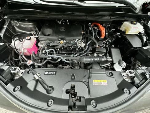Used 2024 Toyota Sienna XLE w/ XLE Plus Package AWD/4WD image 28