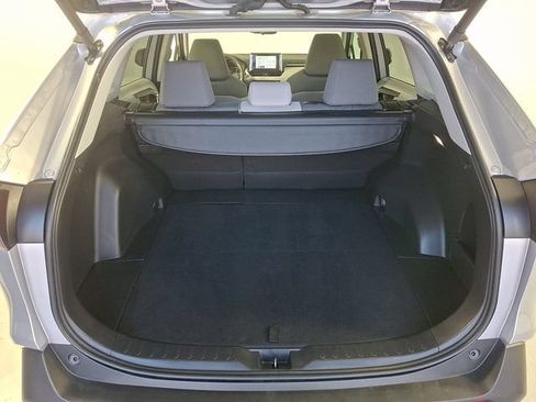 Used 2025 Toyota RAV4 XLE FWD image 37