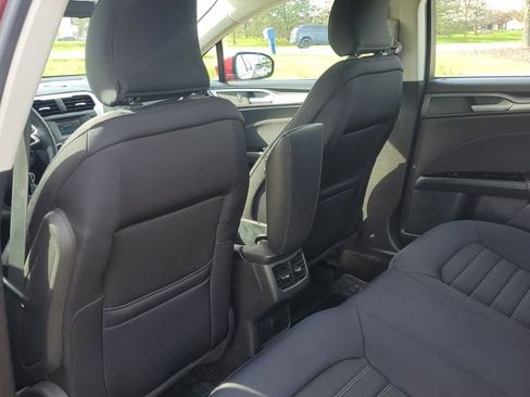 Used 2015 Ford Fusion SE FWD image 21