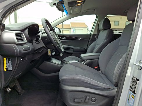 Used 2018 Kia Sorento LX image 23