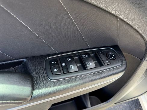 Used 2019 Dodge Charger SXT RWD image 22