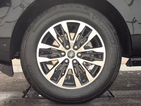 Used 2025 Ford Expedition Platinum image 12