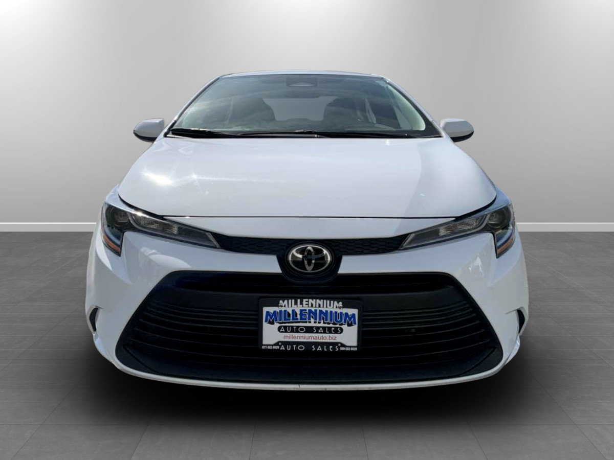 Used 2025 Toyota Corolla LE FWD image 2