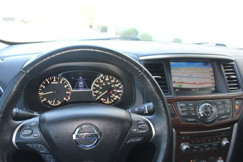 Used 2018 Nissan Pathfinder Platinum w/ Cargo Package FWD image 33