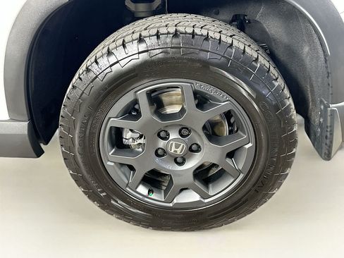 Used 2025 Honda Pilot TrailSport image 8