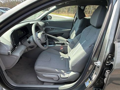 New 2026 Hyundai Elantra SE image 9