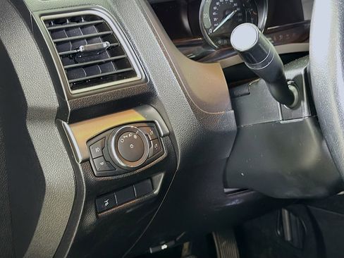 Used 2018 Ford Explorer XLT w/ Equipment Group 202A image 12