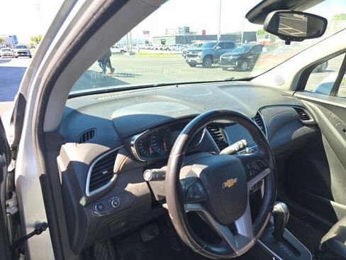 Certified 2019 Chevrolet Trax LT w/ LT Convenience Package FWD image 12