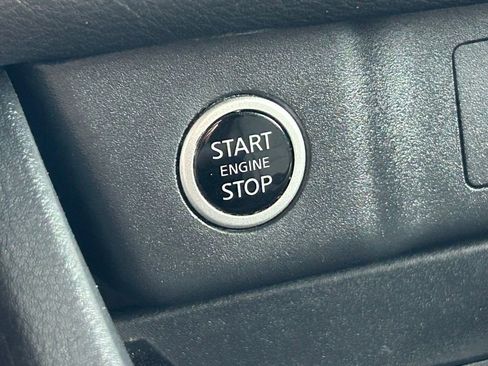 Certified 2021 Nissan Rogue S FWD image 28