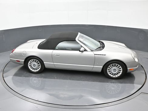 Used 2004 Ford Thunderbird image 28