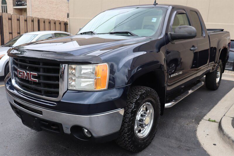 Used 2007 GMC Sierra 2500 W/T w/ Work Truck Preferred Package AWD/4WD image 3