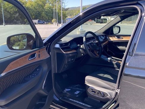 New 2025 Jeep Grand Cherokee Summit image 15