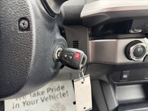 Used 2017 Toyota Tacoma SR5 w/ Tow Package AWD/4WD image 6