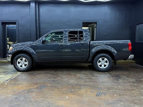 Used 2010 Nissan Frontier SE image 5