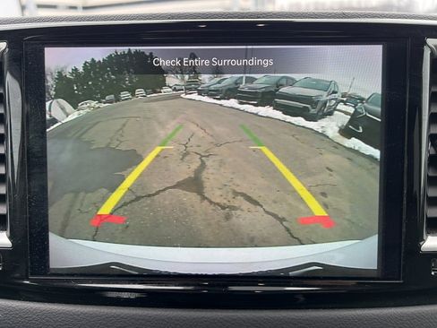 Used 2023 Chrysler Pacifica Touring-L image 24