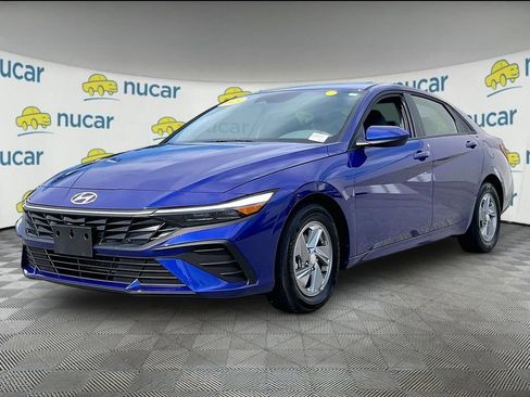 Used 2025 Hyundai Elantra SE FWD image 3