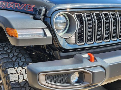 Used 2026 Jeep Gladiator Mojave AWD/4WD image 9