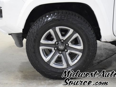 Used 2017 Toyota Tacoma Limited w/ Tow Package AWD/4WD image 5