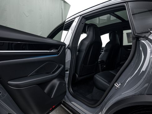 New 2026 Porsche Macan 4 Electric AWD/4WD image 23
