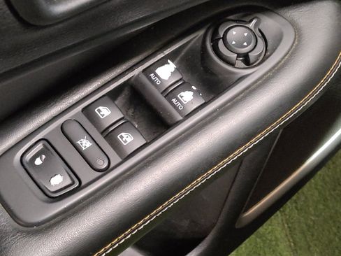 Used 2018 Jeep Compass Latitude w/ Popular Equipment Group FWD image 27