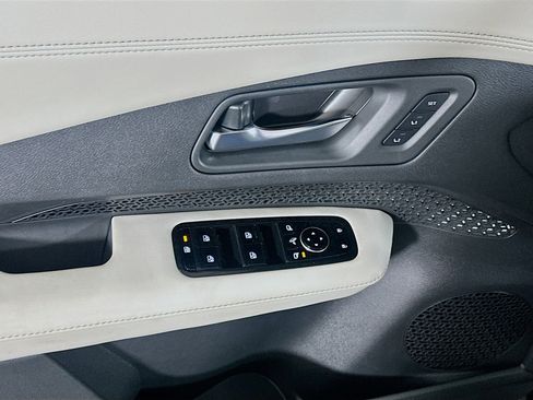 Used 2023 Nissan Ariya FWD image 15