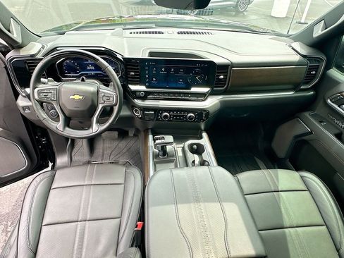 Used 2025 Chevrolet Silverado 1500 High Country AWD/4WD image 3