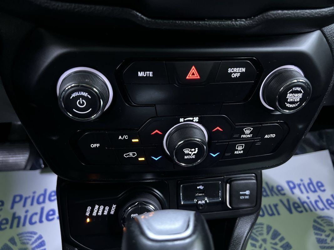 Used 2018 Jeep Renegade Trailhawk AWD/4WD image 24