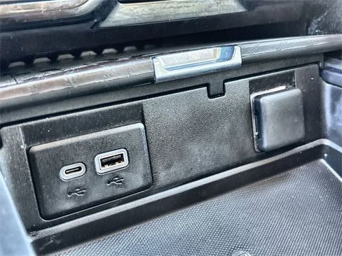 Used 2021 GMC Yukon Denali w/ Denali Premium Package image 40