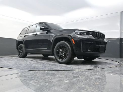 New 2026 Jeep Grand Cherokee Altitude image 20