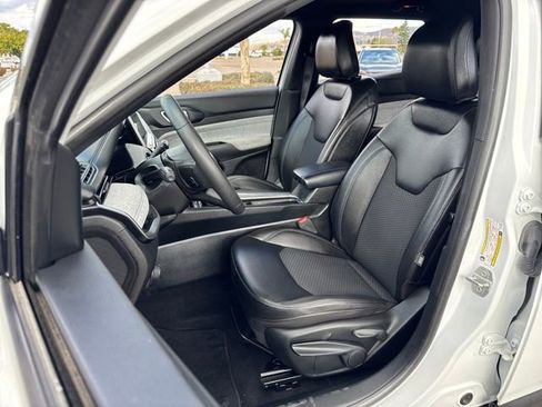 Used 2024 Jeep Compass Latitude image 8