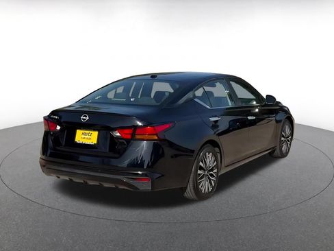 Used 2025 Nissan Altima 2.5 SV FWD image 14