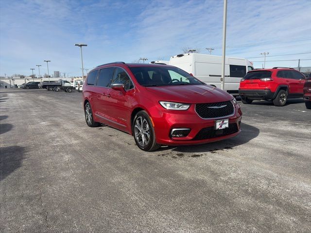 Used 2024 Chrysler Pacifica Pinnacle FWD image 7