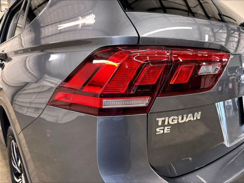Used 2021 Volkswagen Tiguan SE w/ Panoramic Sunroof Package AWD/4WD image 26