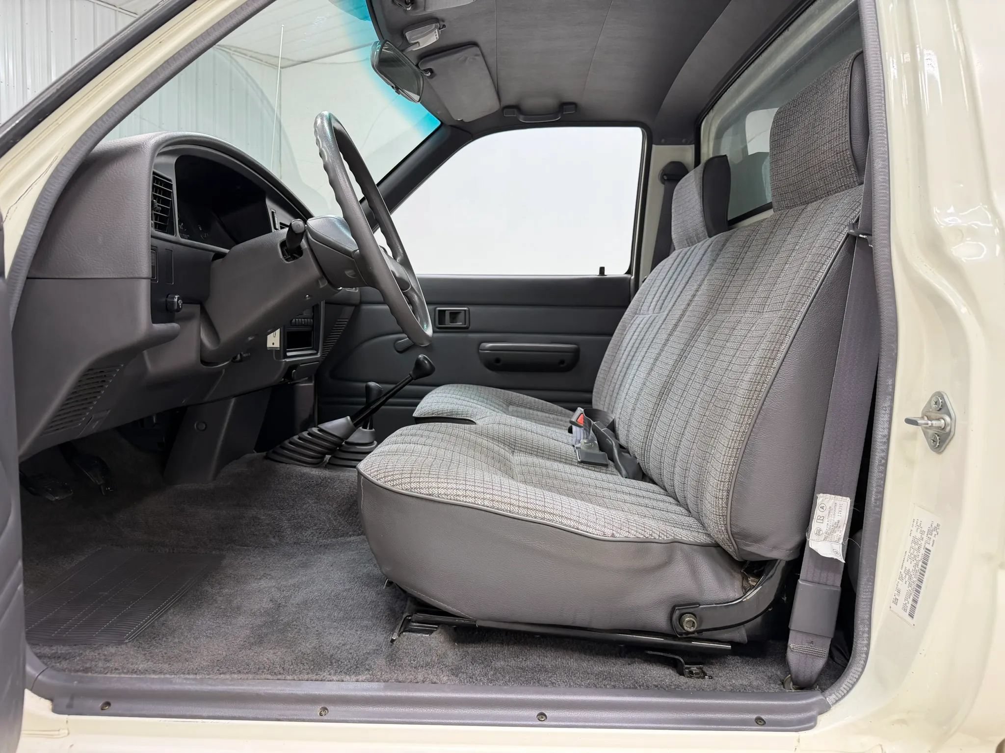 Used 1990 Toyota Pickup Deluxe AWD/4WD image 14