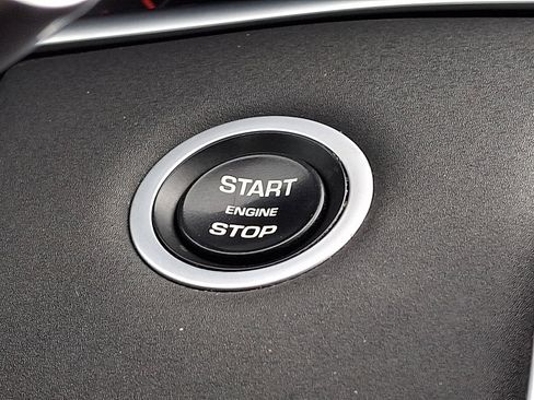 Used 2020 Land Rover Range Rover Evoque SE image 24