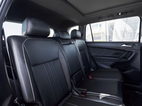 Used 2024 Volkswagen Tiguan SE R-Line image 28